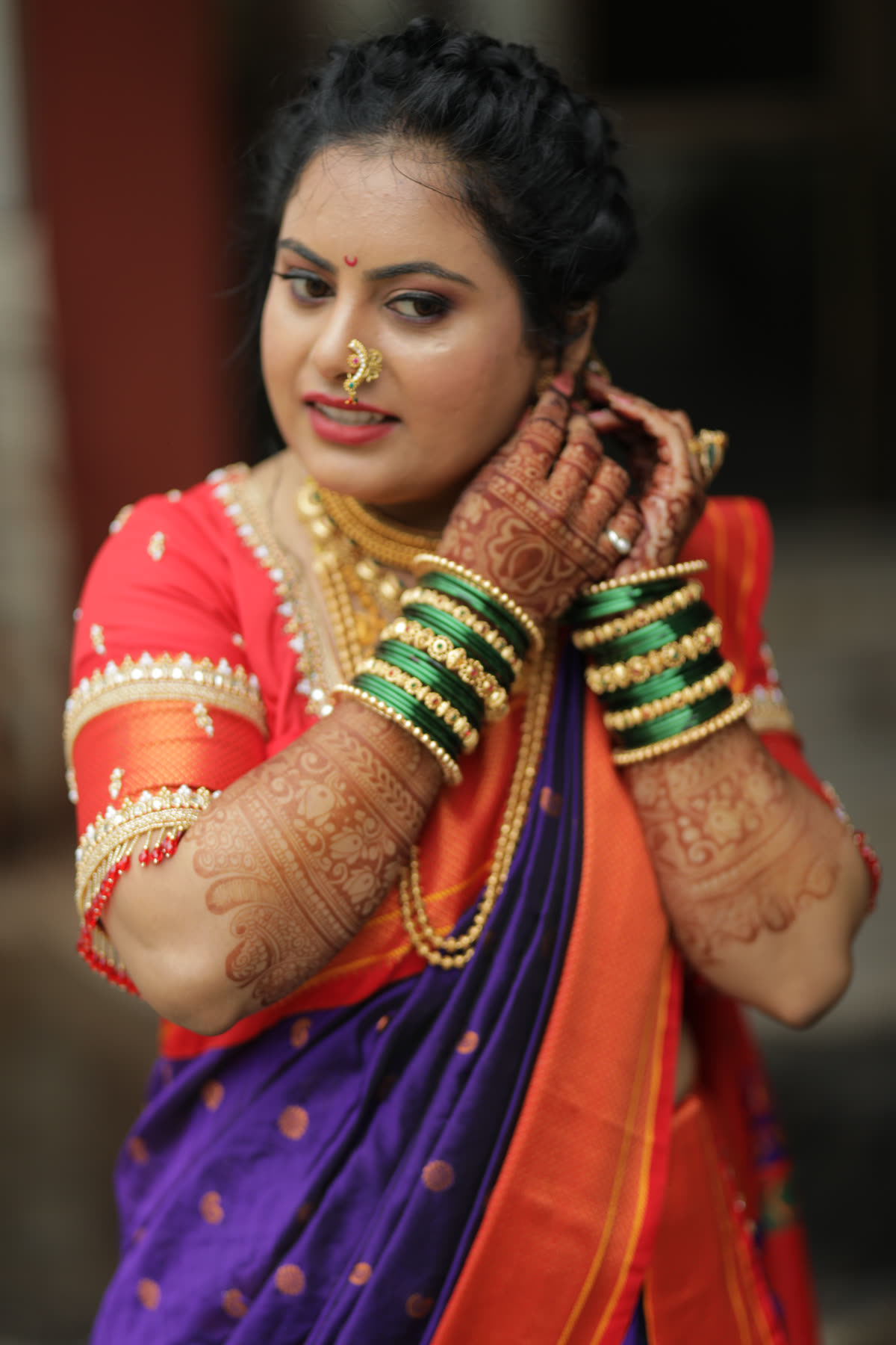 Marathi bride in nath and thushi, mid-laugh