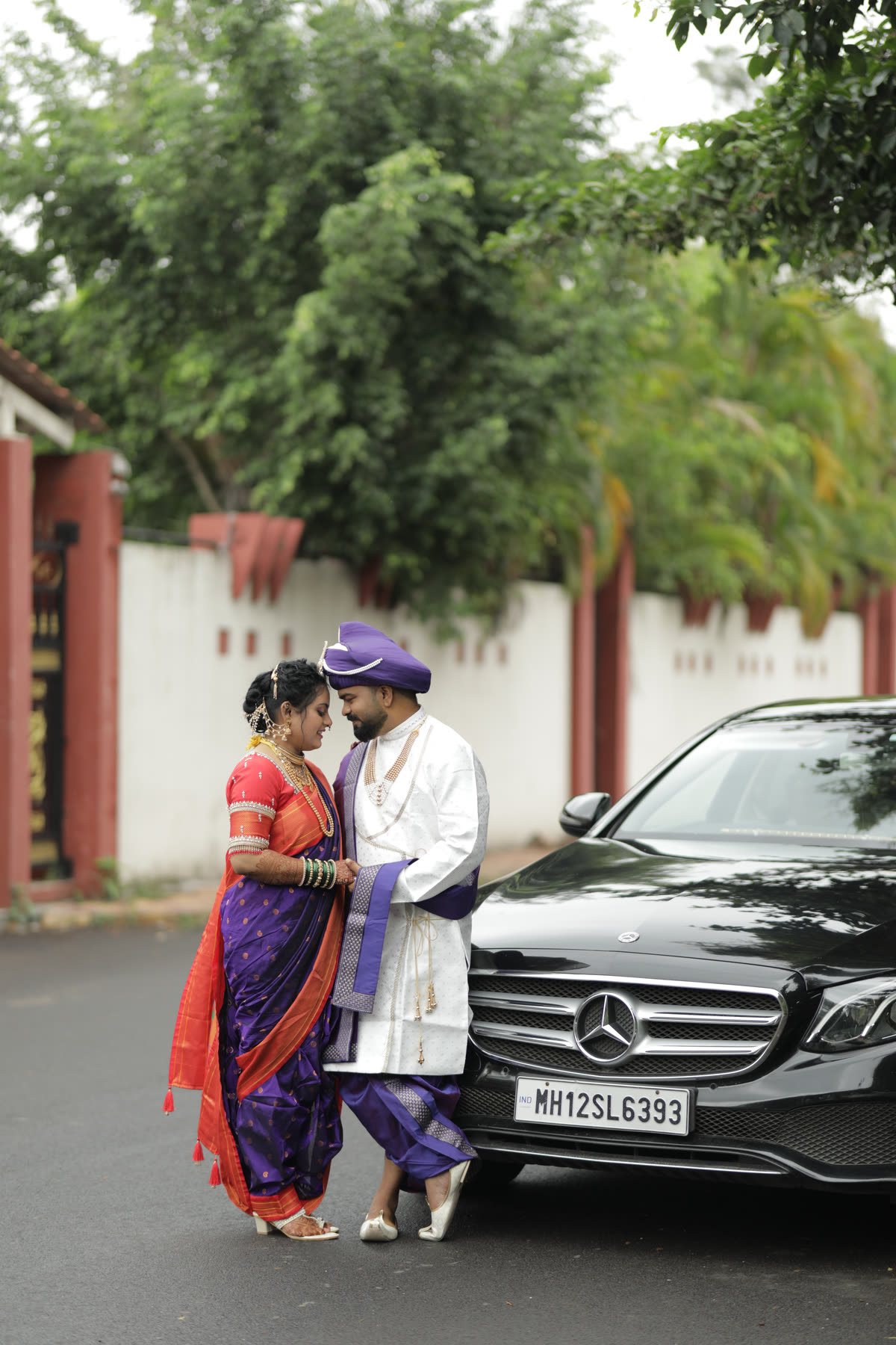 Nauvari and pheta on a quiet Pune street