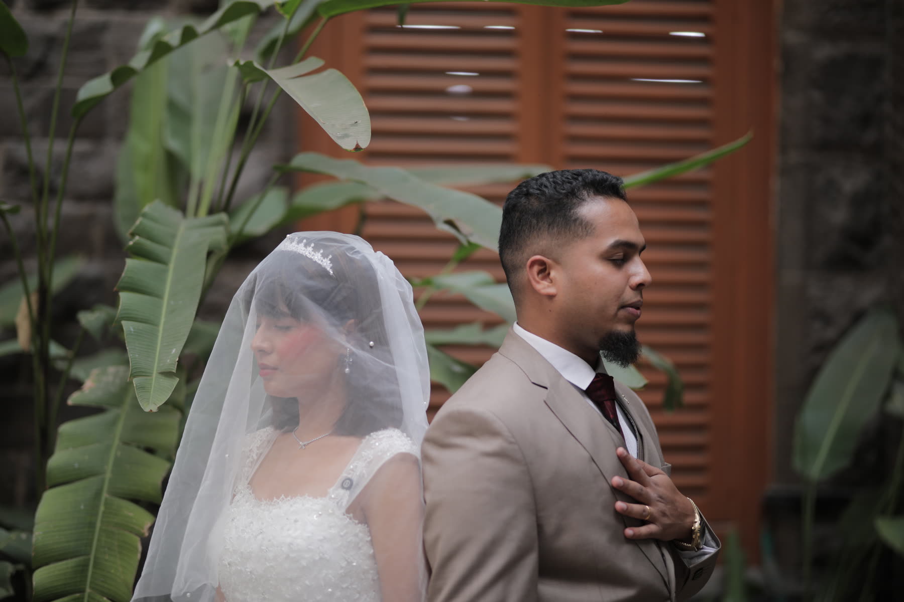 Back to back, veil lifted, before the first look